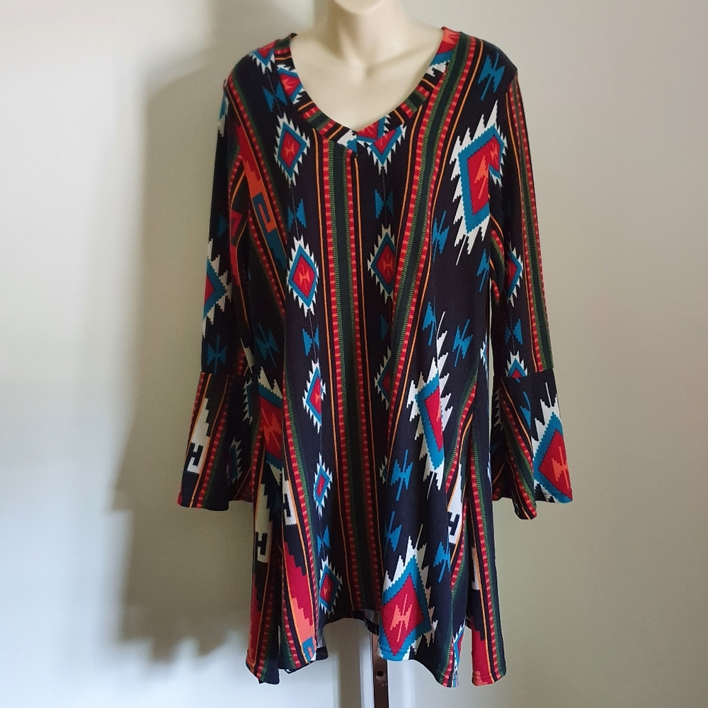 Geometric thin sweater type tunic dress